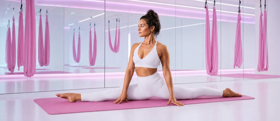 Split School class — flexibility training
